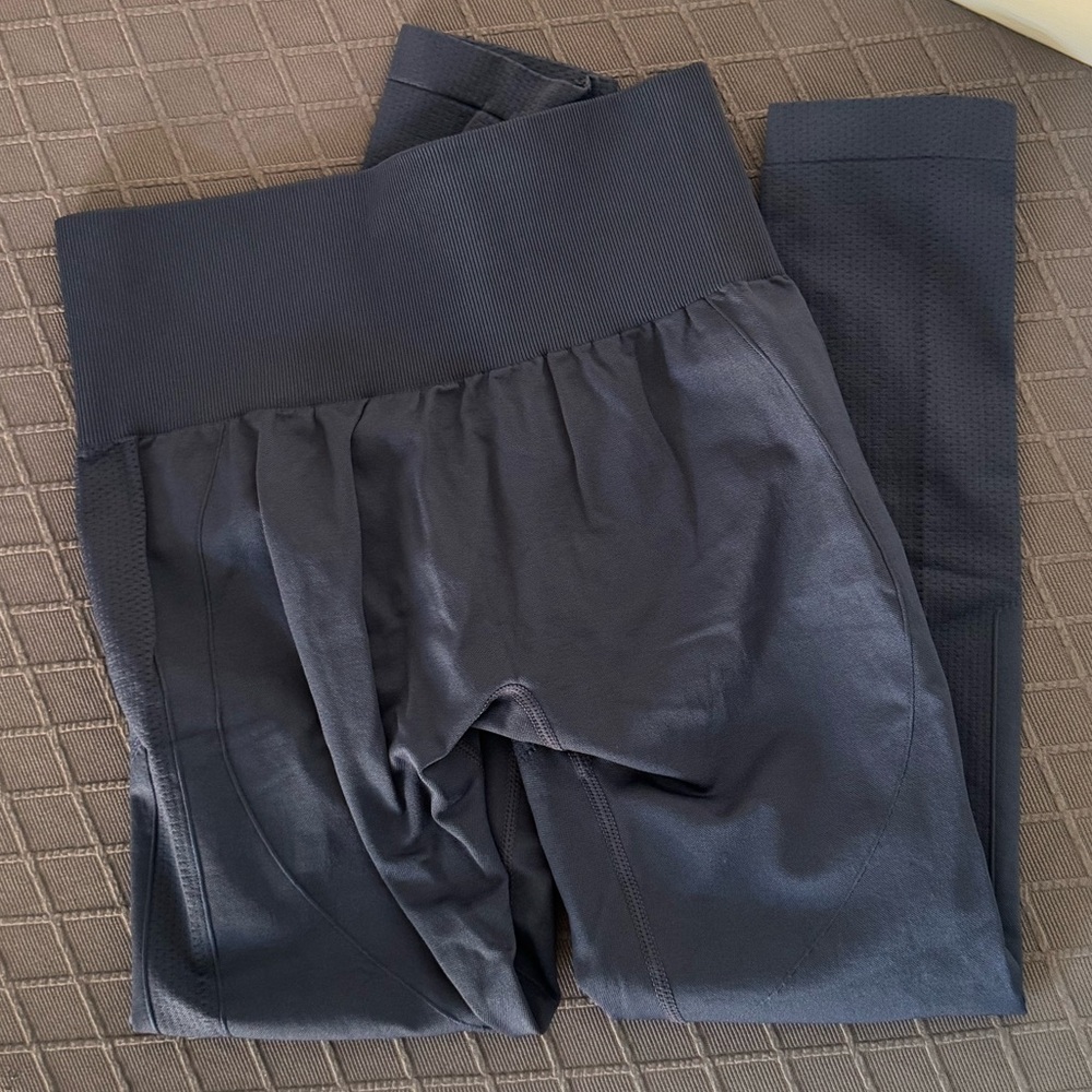 Women’s Navy Scrunch Butt Leggings, Women’s L